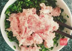 Illustration of how to make leek meat dumplings 4