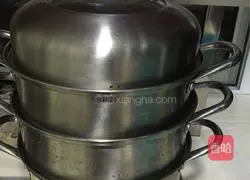 Illustration of how to make steamed stuffed buns stuffed with radish stems and leaves 6