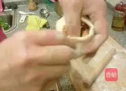 Illustration of how to make pork buns 10