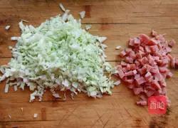 Illustration of how to make cabbage potato pancakes 3