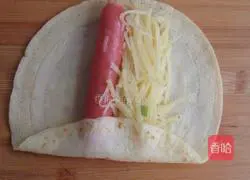 Illustration of how to make sausage and potato shredded burritos 17