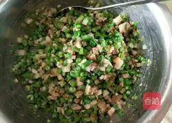 Illustration of how to make braised pork buns 10