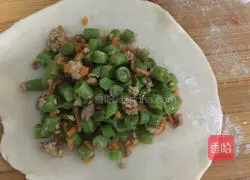 Illustration of how to make cowpea buns 8