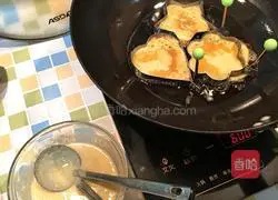 Illustration of how to make bean dregs and egg pancakes 6