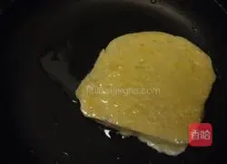 Illustration of how to make golden steamed bun slices 4