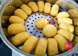 Illustration of how to make carrot and sesame steamed buns 12