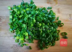 Illustration of how to make scallion pancake 3