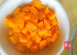 Illustration of how to make pumpkin and red bean paste steamed buns 11