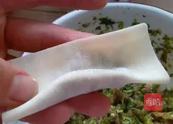 Illustration of how to make celery and pork wontons 8