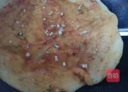 Illustration of how to make soy sauce scallion pancake 11