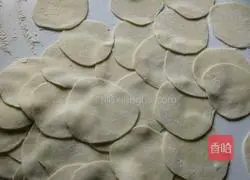 Illustration of how to make leek dumplings 3