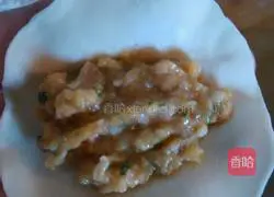 Illustration of how to wrap dumplings 1