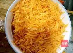 Illustration of how to make pumpkin milk and egg pancakes 3