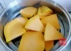 Illustration of how to make bird pumpkin steamed buns 1