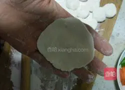 Illustration of how to make celery and pork dumplings 6