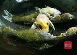 Illustration of how to make yellow fish egg cake soup 6