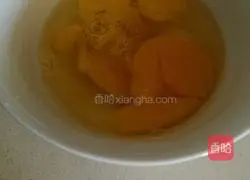 Illustration of how to make three fresh stuffed dumplings 6