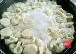 Illustration of how to make pickled cabbage stuffed dumplings 14