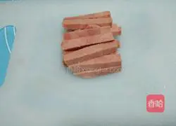 Illustration of how to make shredded potato and egg burritos 7