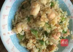 Illustration of how to make salmon, green pepper and onion fried rice 8