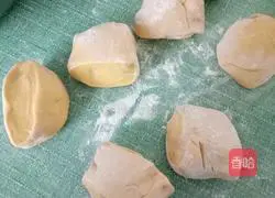 Illustration of how to make pumpkin dough cakes 6