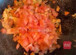 Illustration of how to make tomato and egg rice 12