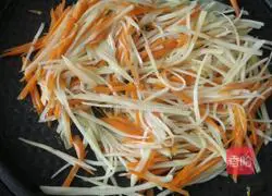 Illustration of how to make seasonal vegetable beef burrito 9