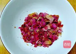 Illustration of how to make rose flower cake 2 