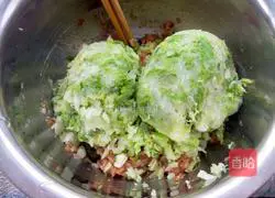 Illustration of how to make cabbage stuffed dumplings 13