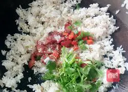 Illustration of how to make sausage fried rice 6