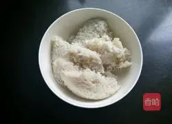 Illustration of how to make sausage fried rice 3