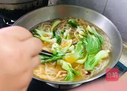 Illustration of how to make snail noodles 8