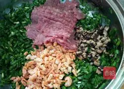 Illustration of how to make mushroom, shrimp, rice and leek meat dumplings 5