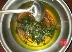 Illustration of how to make noodles with garlic sauce 8