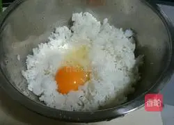 Illustration of how to make fried egg rice cakes 4 