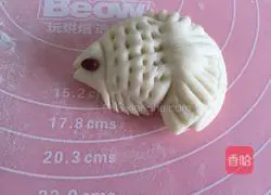  Illustration of how to make milky goldfish steamed buns 16