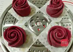 Illustration of how to make beetroot and rose steamed buns 9