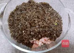 Illustration of how to make cabbage and fungus dumplings 3