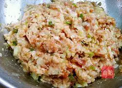 Lian Illustration of how to make vegetable and meat dumplings 10