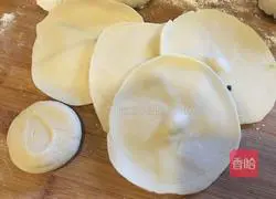 Pork and Chive Pie Recipe Illustration 9