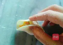 Illustration of how to make steamed dumplings with vegetable stuffing 11