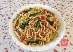 Illustration of how to make ham and vegetable fried noodles 8