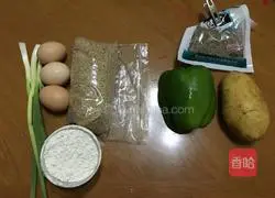 Illustration of how to make chive egg pancake roll with cumin potato shreds 1