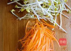 Illustration of how to make three-strand fried rice noodles 3