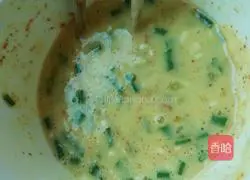 Illustration of how to make green onion egg pancake (spicy) 7