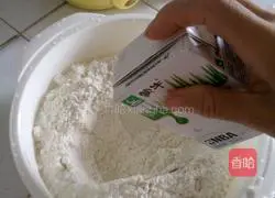 Illustration of how to make rose steamed buns 1