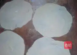 Illustration of how to make glutinous rice rolls 3