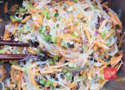 Illustration of how to make carrot vermicelli buns 2