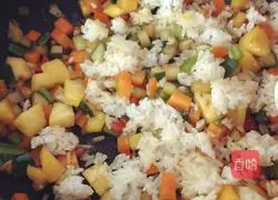 Pineapple and Egg Fried Rice Recipe Illustration 5