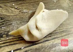 How to wrap crescent-shaped dumplings Illustration 11